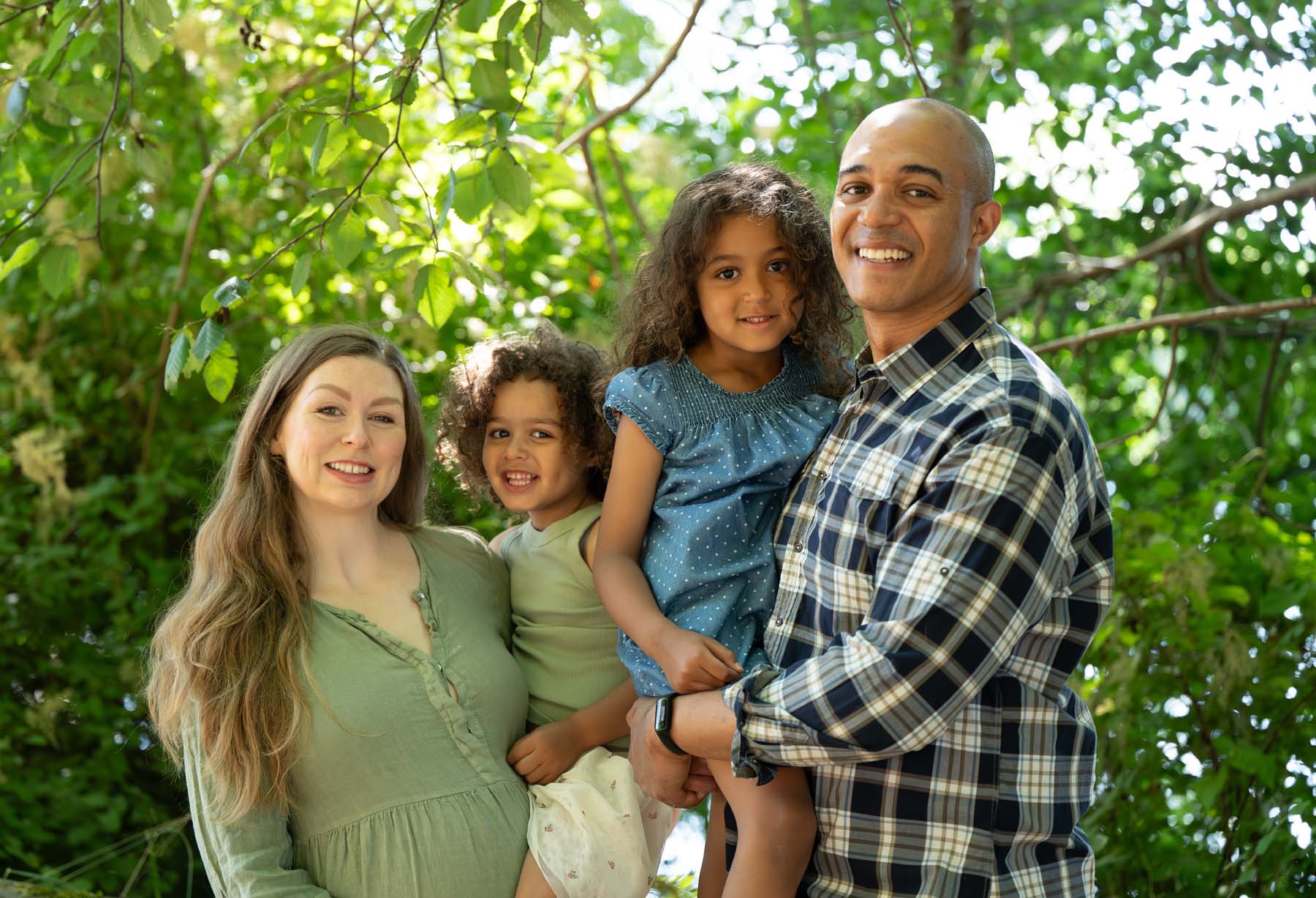 family-portrait-outdoors-green-lake
